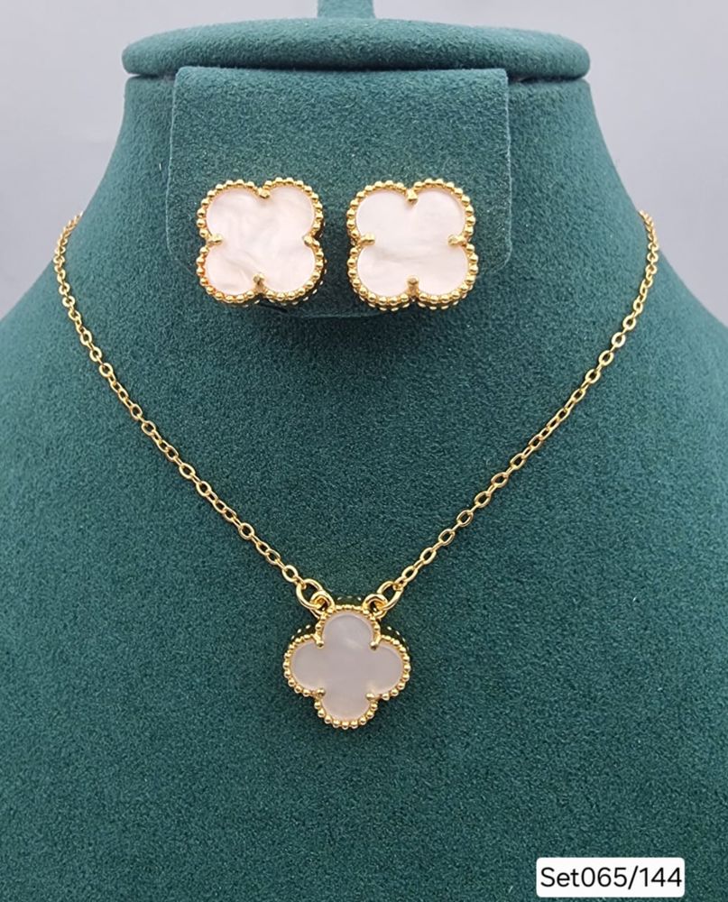 Necklace with earrings set 